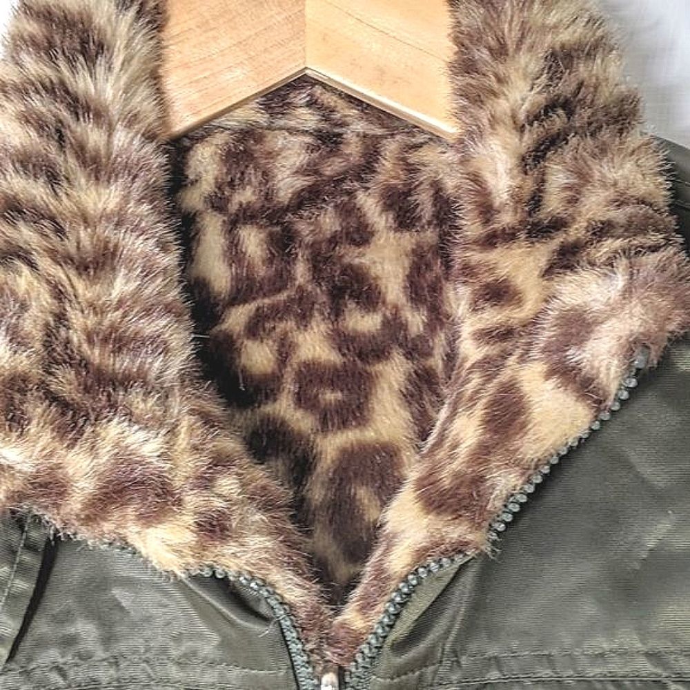 Vintage Guess Reversible Faux Leopard Army Green Nylon Zip Up Vest size S/M - Picture 8 of 12